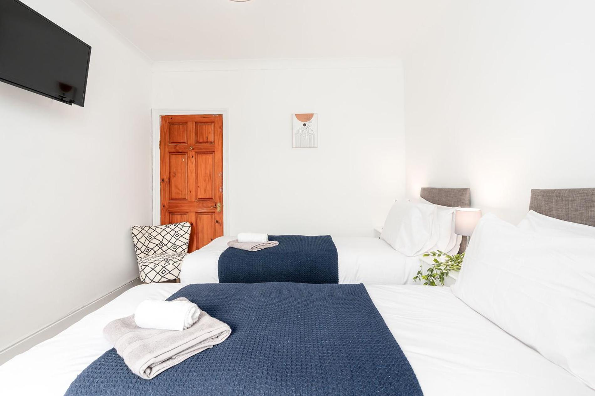 Apartment Cosy 3 Bed House Contractor & Leisure