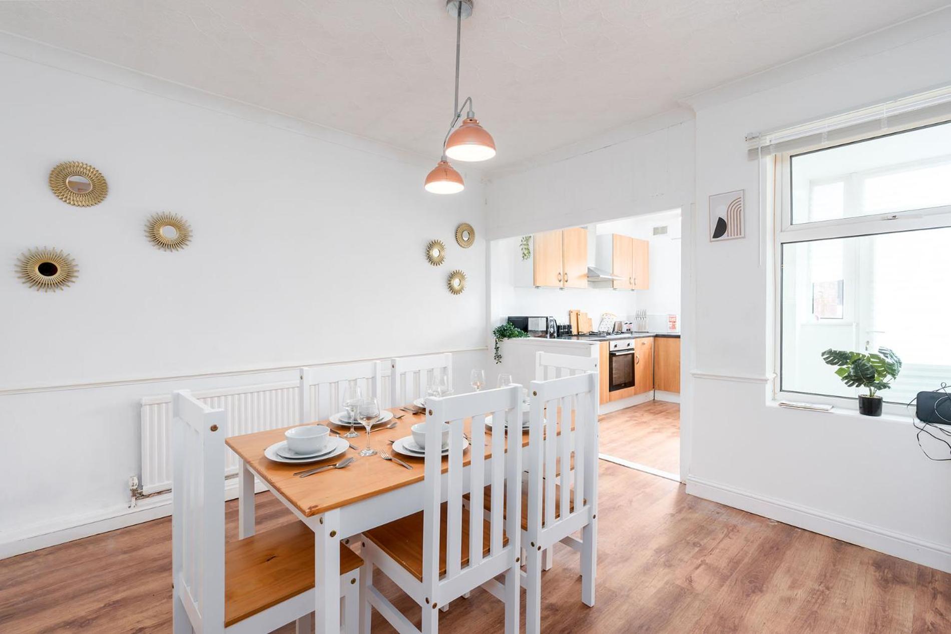 Cosy 3 Bed House Contractor & Leisure Apartment *