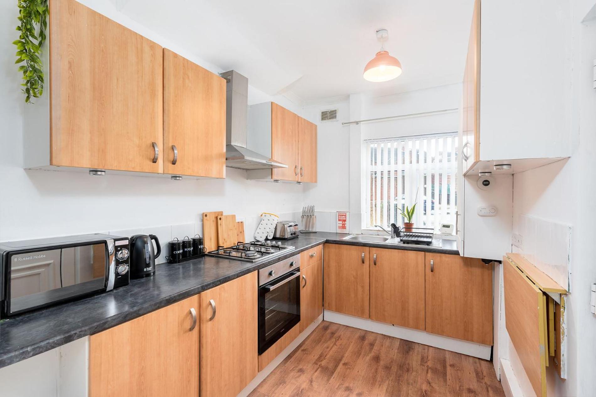 Apartment Cosy 3 Bed House Contractor & Leisure *