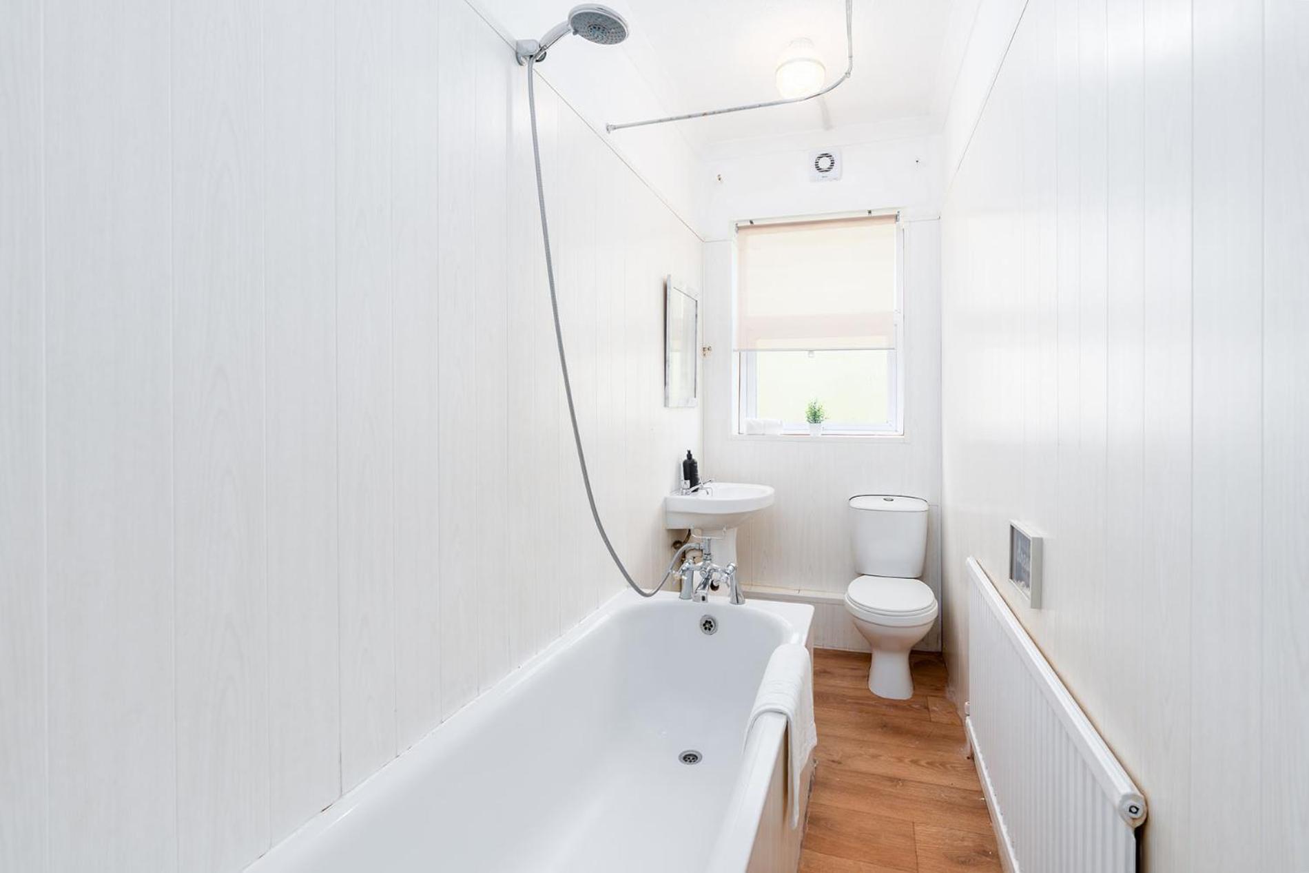 Cosy 3 Bed House Contractor & Leisure