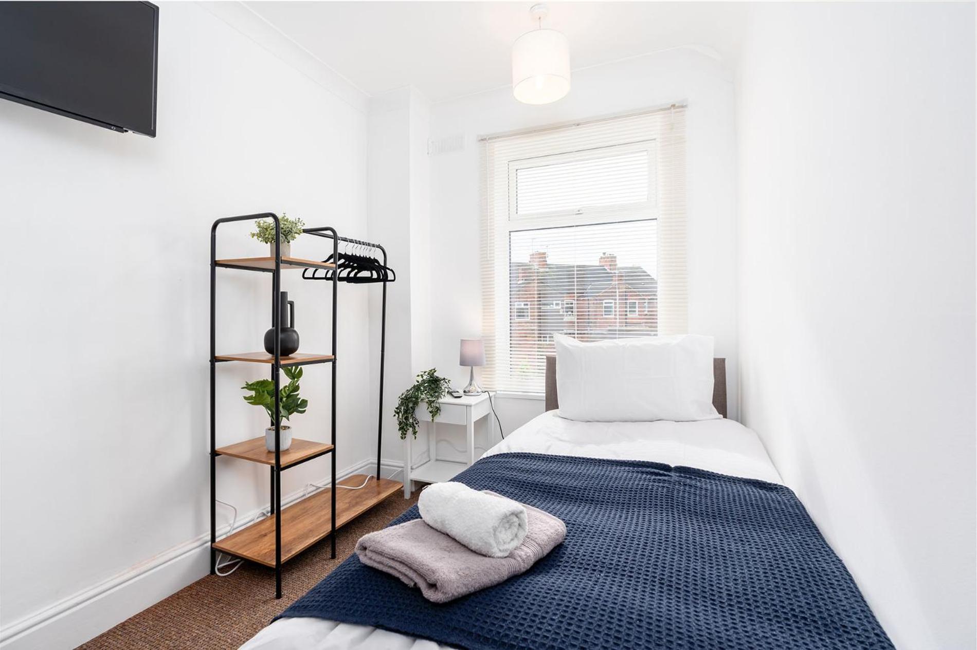 Cosy 3 Bed House Contractor & Leisure Apartment