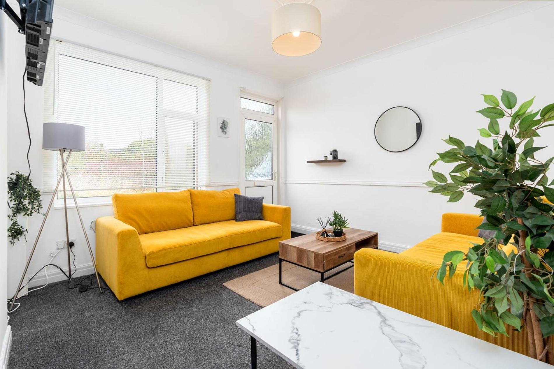Cosy 3 Bed House Contractor & Leisure *
