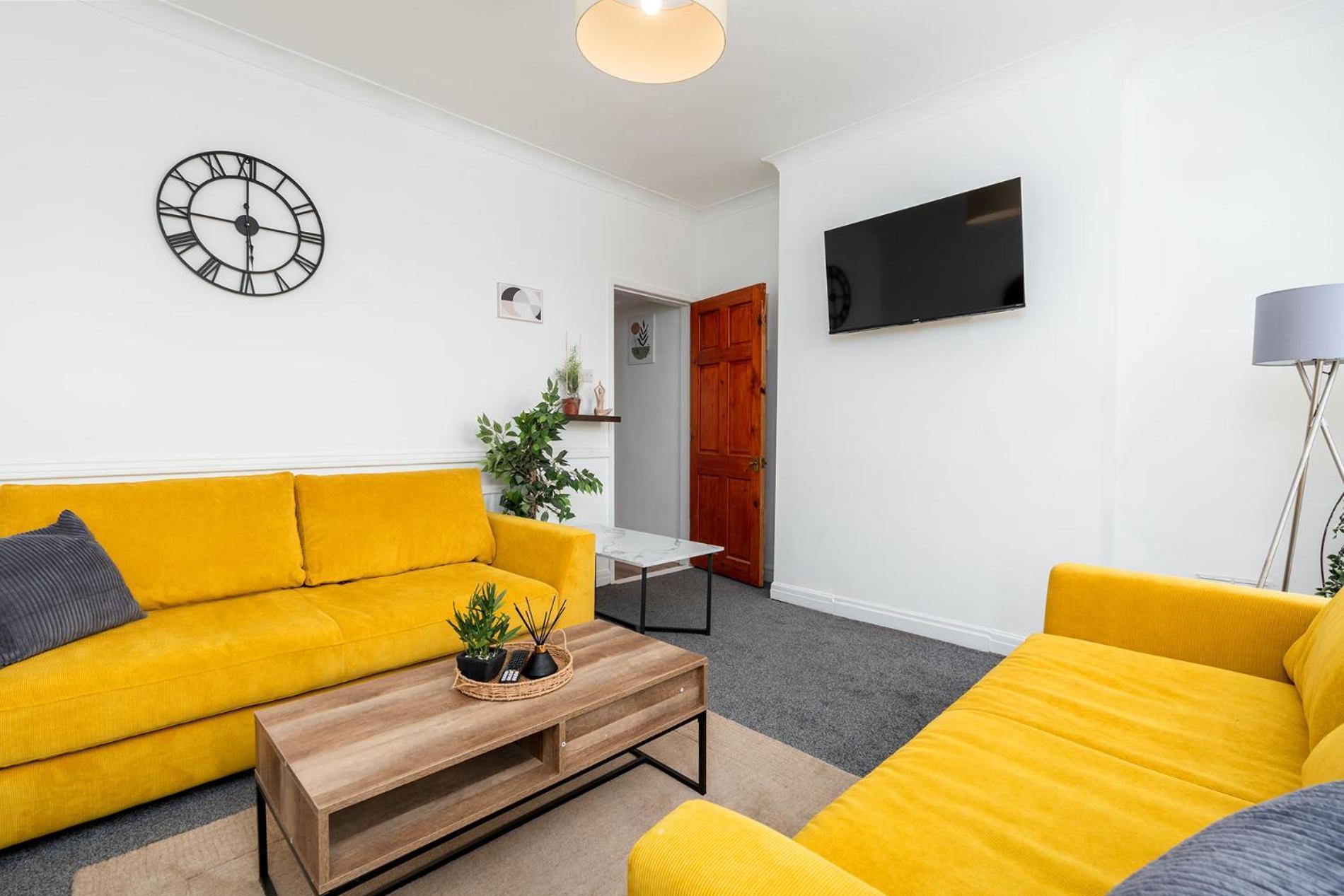 Cosy 3 Bed House Contractor & Leisure Apartment Sheffield