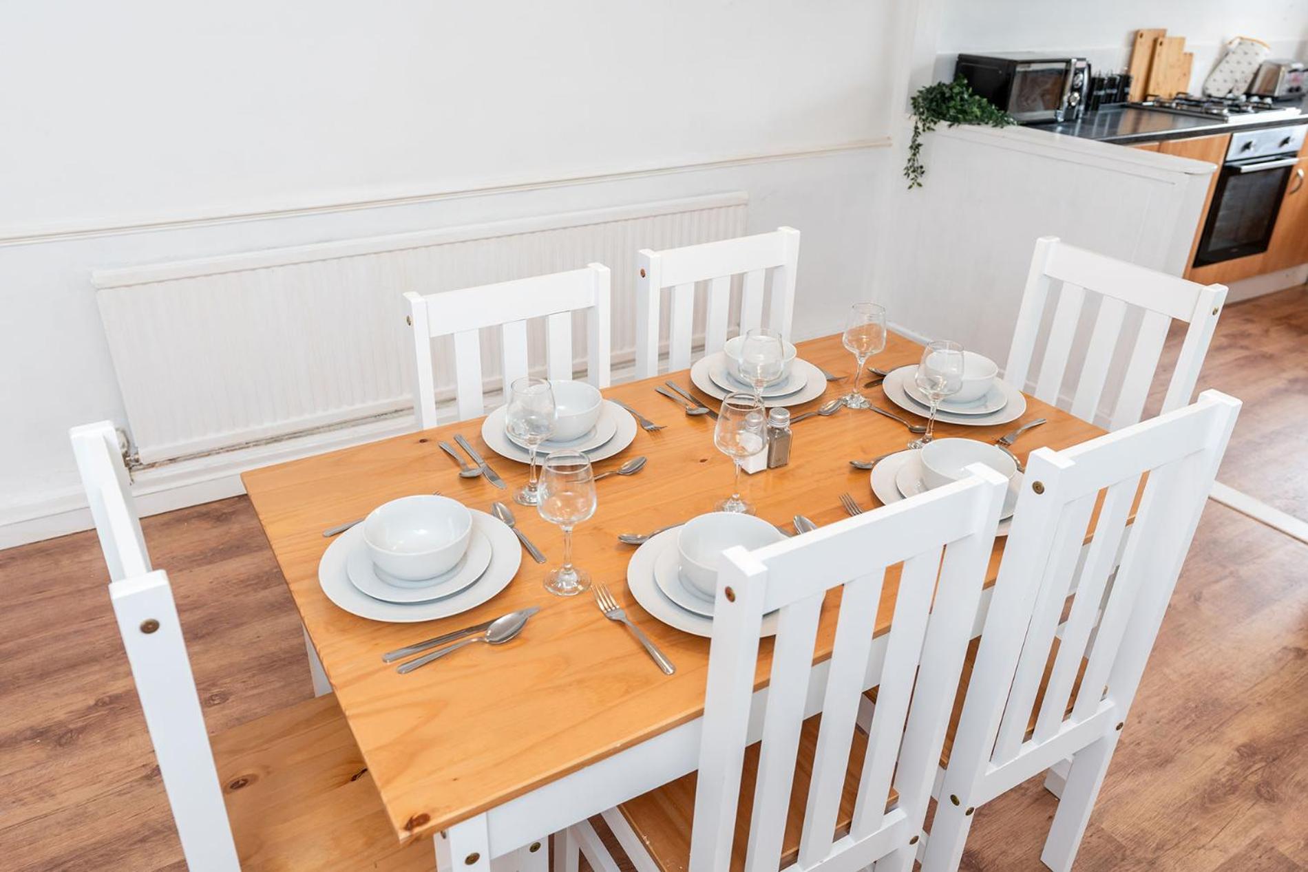 Apartment Cosy 3 Bed House Contractor & Leisure *